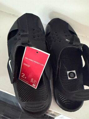 Nike Sunray Protect 2 PS Black Kids Size 2 Water Shoes